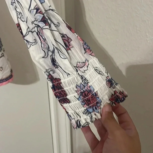 TALBOTS SMOCKED SHOULDER TOP - FLORAL VINES SIZE S - Picture 7 of 9